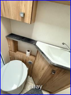 Pilote 716P Essentiel 4 birth with (5 seat belts) 2.3L Motorhome / camper van